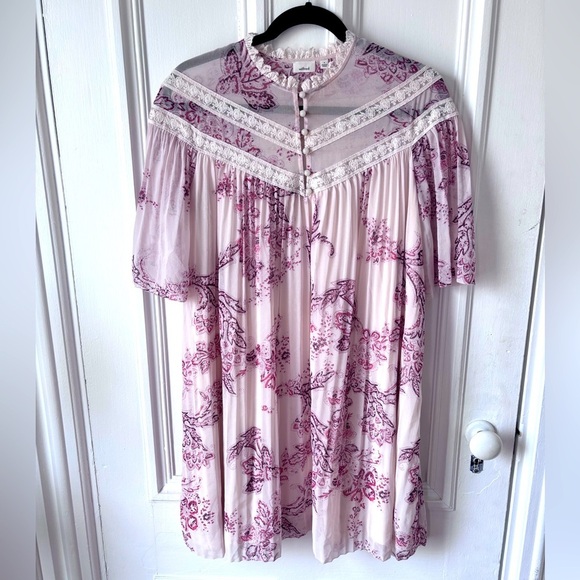 Wilfred Dresses & Skirts - Wilfred Button Front Lace Embellished Short Sleeve Pleated Lined CORINNE dress